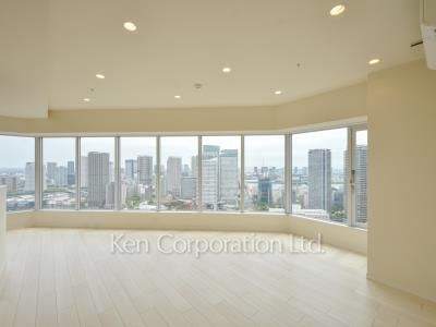 Living-Dining ※Photo of the same layout on 37 floor. Decoration and fixture may differ.