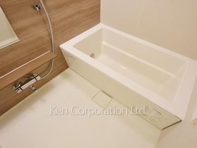 Bath ※Photo of the same layout on 37 floor. Decoration and fixture may differ.