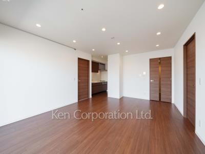 Living-Dining ※Photo of the same layout on 34 floor. Decoration and fixture may differ.