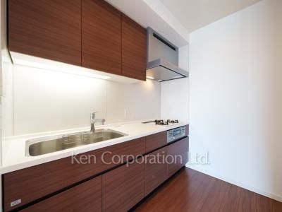 Kitchen ※Photo of the same layout on 34 floor. Decoration and fixture may differ.