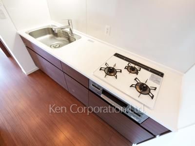 Kitchen ※Photo of the same layout on 34 floor. Decoration and fixture may differ.