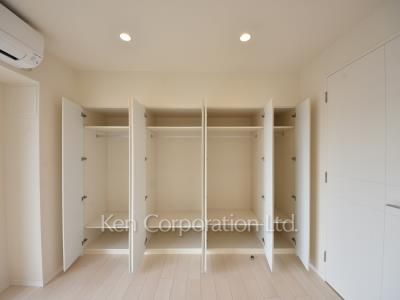 Closet ※Photo of the same layout on 37 floor. Decoration and fixture may differ.