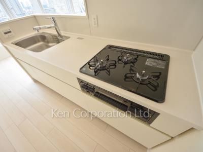 Kitchen ※Photo of the same layout on 37 floor. Decoration and fixture may differ.