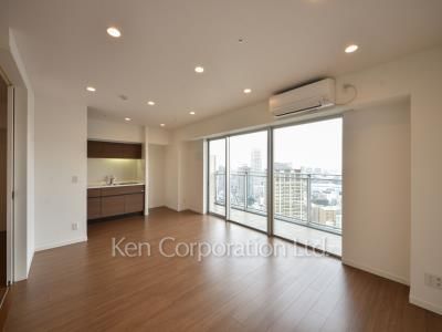 Living-Dining ※Photo of the same layout on 34 floor. Decoration and fixture may differ.