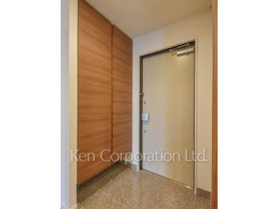 Entrance ※Photo of the same layout on 34 floor. Decoration and fixture may differ.
