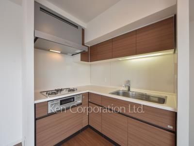 Kitchen ※Photo of the same layout on 34 floor. Decoration and fixture may differ.