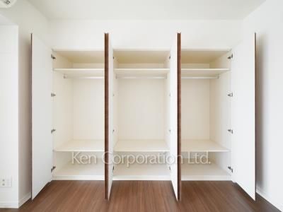 Closet ※Photo of the same layout on 17 floor. Decoration and fixture may differ.