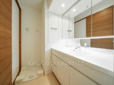 Powder Room ※Photo of the same layout on 17 floor. Decoration and fixture may differ.