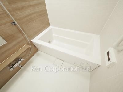 Bath ※Photo of the same layout on 17 floor. Decoration and fixture may differ.