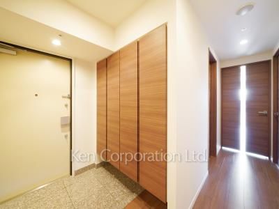 Entrance ※Photo of the same layout on 17 floor. Decoration and fixture may differ.
