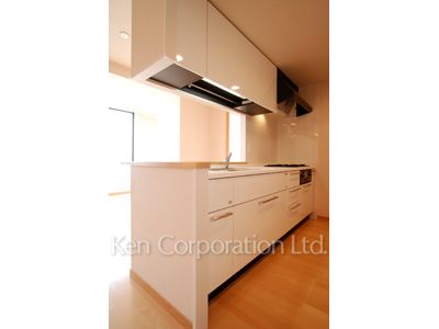 Kitchen ※Photo of the same layout on 13 floor. Decoration and fixture may differ.