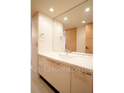 Powder Room ※Photo of the same layout on 13 floor. Decoration and fixture may differ.