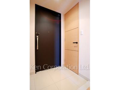 Entrance ※Photo of the same layout on 13 floor. Decoration and fixture may differ.