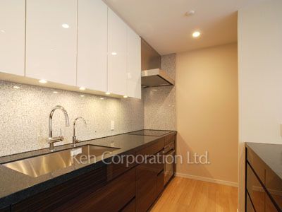 Kitchen ※Photo of the same layout on 2 floor. Decoration and fixture may differ.