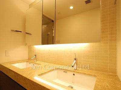 Powder Room ※Photo of the same layout on 2 floor. Decoration and fixture may differ.