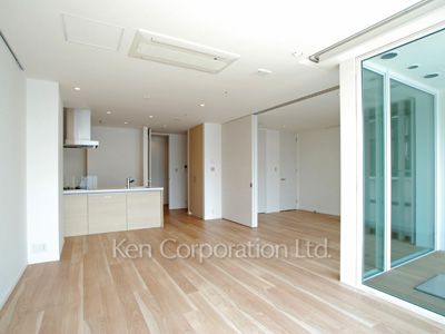 Living-Dining ※Photo of the same layout on 16 floor. Decoration and fixture may differ.