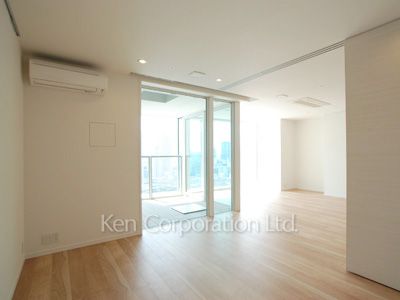 Bedroom ※Photo of the same layout on 16 floor. Decoration and fixture may differ.