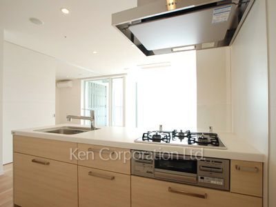Kitchen ※Photo of the same layout on 16 floor. Decoration and fixture may differ.