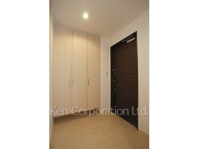 Entrance ※Photo of the same layout on 16 floor. Decoration and fixture may differ.