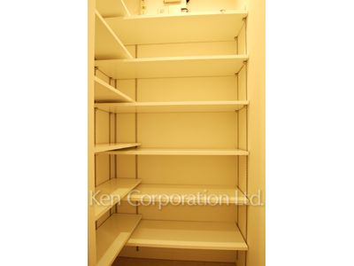 Shoes-In Closet ※Photo of the same layout on 16 floor. Decoration and fixture may differ.