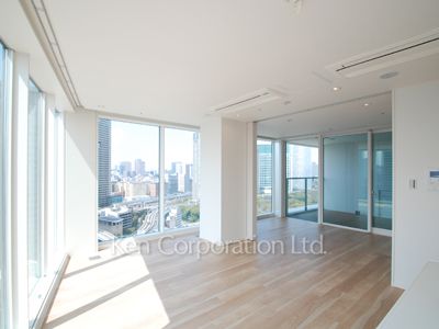 Living-Dining ※Photo of the same layout on 16 floor. Decoration and fixture may differ.