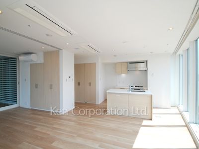 Living-Dining ※Photo of the same layout on 16 floor. Decoration and fixture may differ.