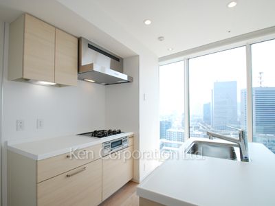 Kitchen ※Photo of the same layout on 16 floor. Decoration and fixture may differ.