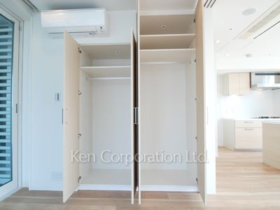 Closet ※Photo of the same layout on 16 floor. Decoration and fixture may differ.