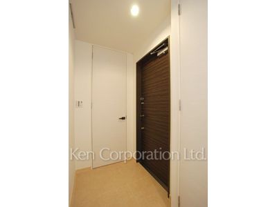 Entrance ※Photo of the same layout on 16 floor. Decoration and fixture may differ.