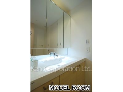 Powder Room ※Photo of the same layout on 16 floor. Decoration and fixture may differ.