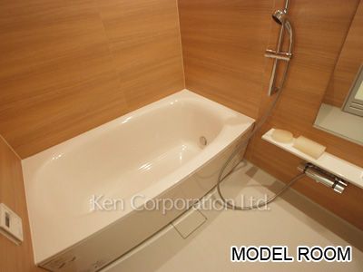 Bath ※Photo of the same layout on 16 floor. Decoration and fixture may differ.