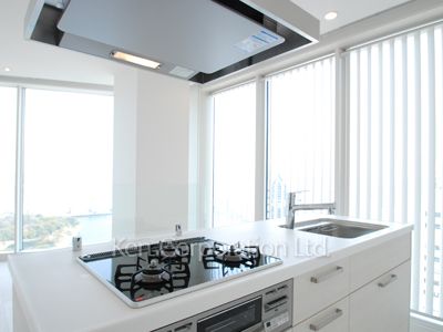 Kitchen ※Photo of the same layout on 23 floor. Decoration and fixture may differ.