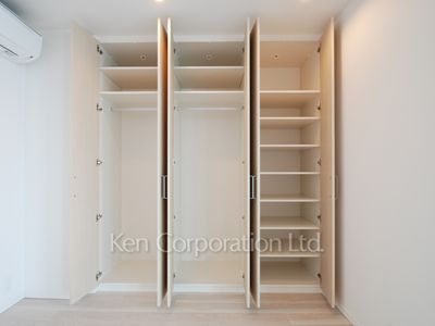 Closet ※Photo of the same layout on 23 floor. Decoration and fixture may differ.
