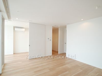Living-Dining ※Photo of the same layout on 16 floor. Decoration and fixture may differ.