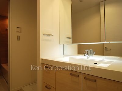 Powder Room ※Photo of the same layout on 16 floor. Decoration and fixture may differ.