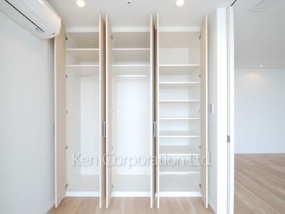 Closet ※Photo of the same layout on 16 floor. Decoration and fixture may differ.