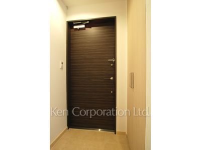 Entrance ※Photo of the same layout on 16 floor. Decoration and fixture may differ.
