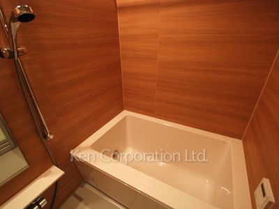 Bath ※Photo of the same layout on 16 floor. Decoration and fixture may differ.