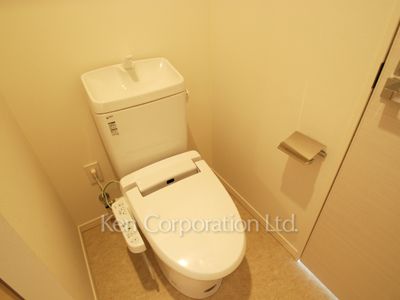 Lavatory ※Photo of the same layout on 16 floor. Decoration and fixture may differ.