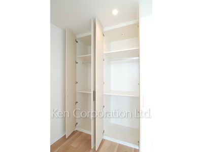 Closet ※Photo of the same layout on 16 floor. Decoration and fixture may differ.