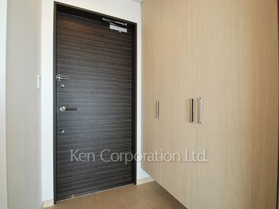 Entrance ※Photo of the same layout on 16 floor. Decoration and fixture may differ.