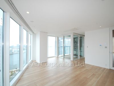 Living-Dining ※Photo of the same layout on 16 floor. Decoration and fixture may differ.