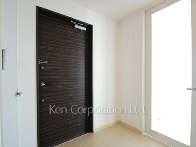 Entrance ※Photo of the same layout on 16 floor. Decoration and fixture may differ.
