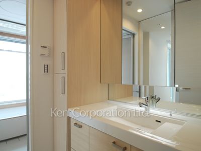 Powder Room ※Photo of the same layout on 16 floor. Decoration and fixture may differ.