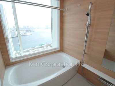 Bath ※Photo of the same layout on 16 floor. Decoration and fixture may differ.