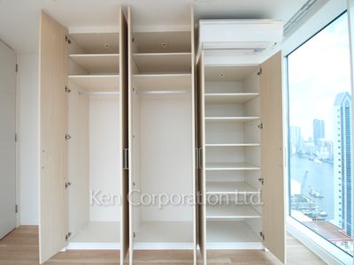 Closet ※Photo of the same layout on 16 floor. Decoration and fixture may differ.
