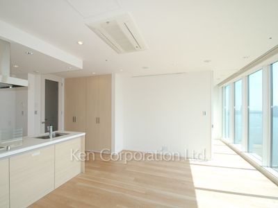 Living-Dining ※Photo of the same layout on 16 floor. Decoration and fixture may differ.