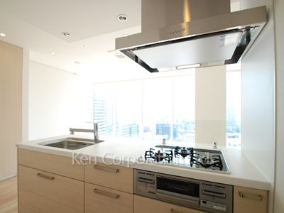 Kitchen ※Photo of the same layout on 16 floor. Decoration and fixture may differ.