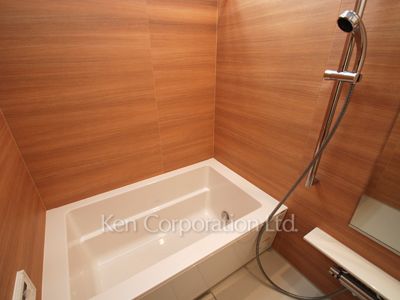 Bath ※Photo of the same layout on 16 floor. Decoration and fixture may differ.