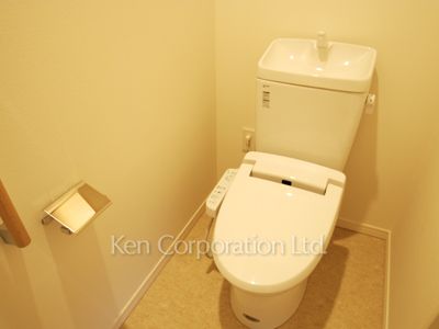 Lavatory ※Photo of the same layout on 16 floor. Decoration and fixture may differ.